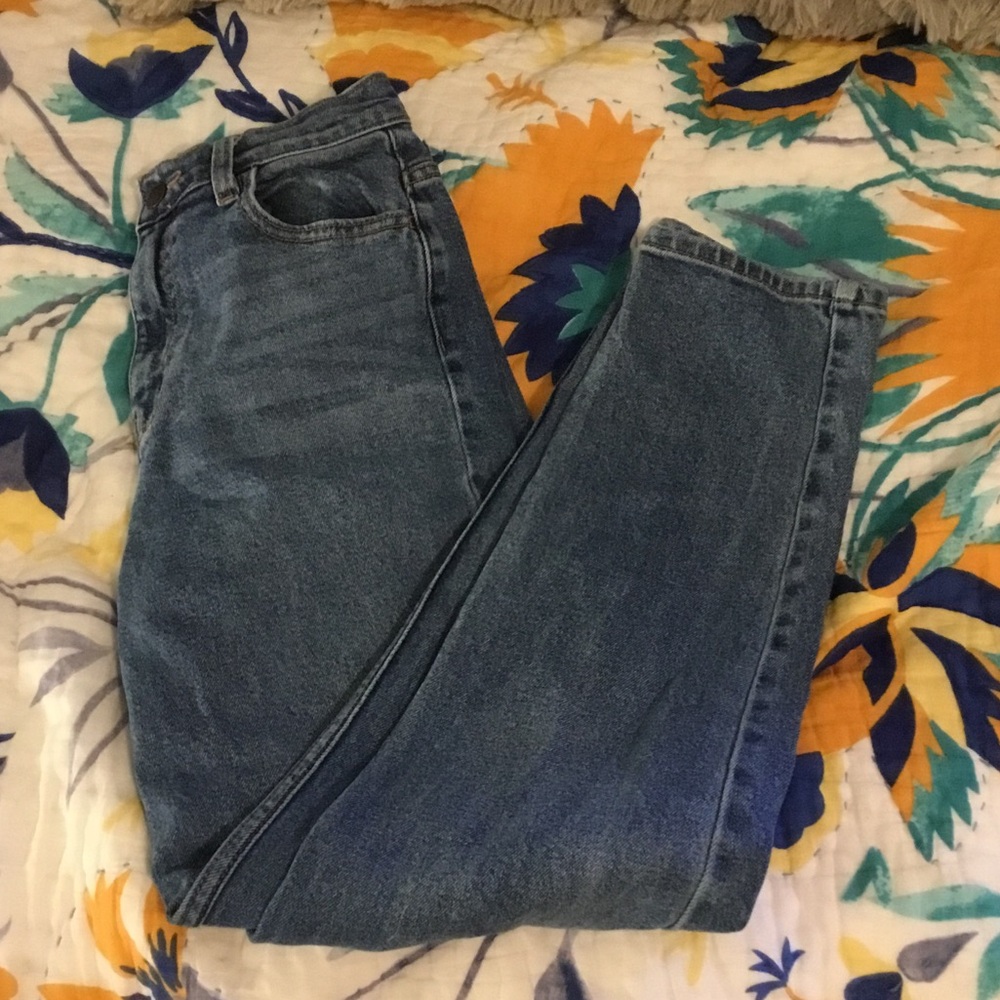 Carly Jean Los Angeles Straight Leg Blue Jeans Style# Morgan